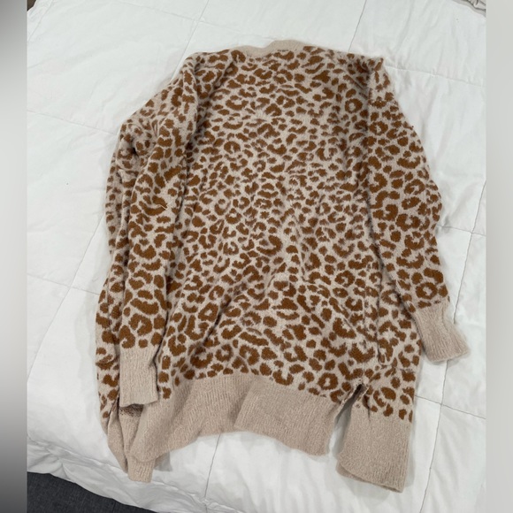 Jessica Simpson cheetah print sweater - Picture 2 of 2
